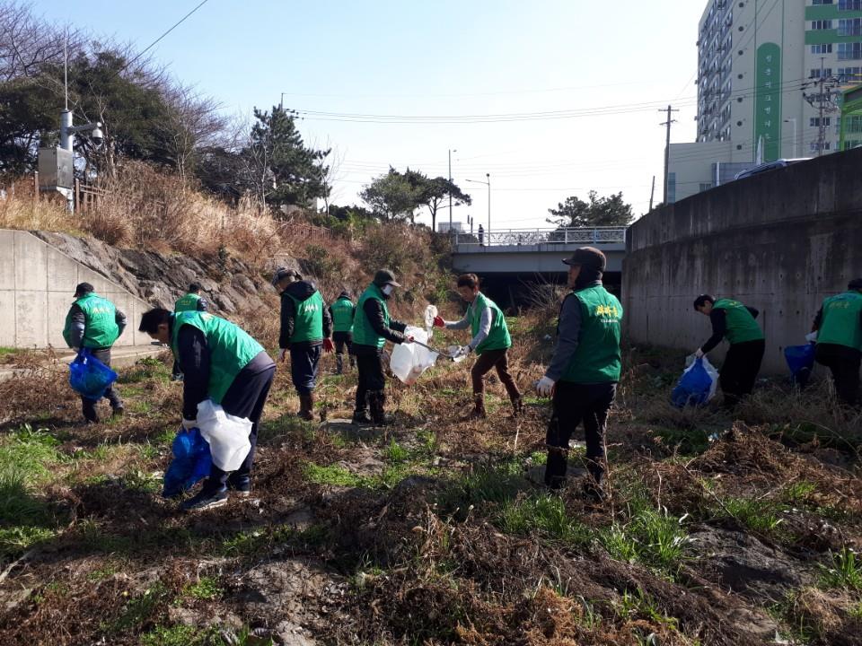 새마을지도자 설맞이 하천변 환경정비 활동 첨부이미지