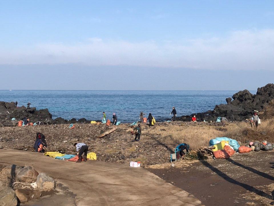 신촌 닭머르 해양쓰레기 수거 활동 첨부이미지