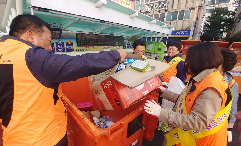 노형동통장협의회, 쓰레기 불법투기 단속활동 전개 첨부이미지