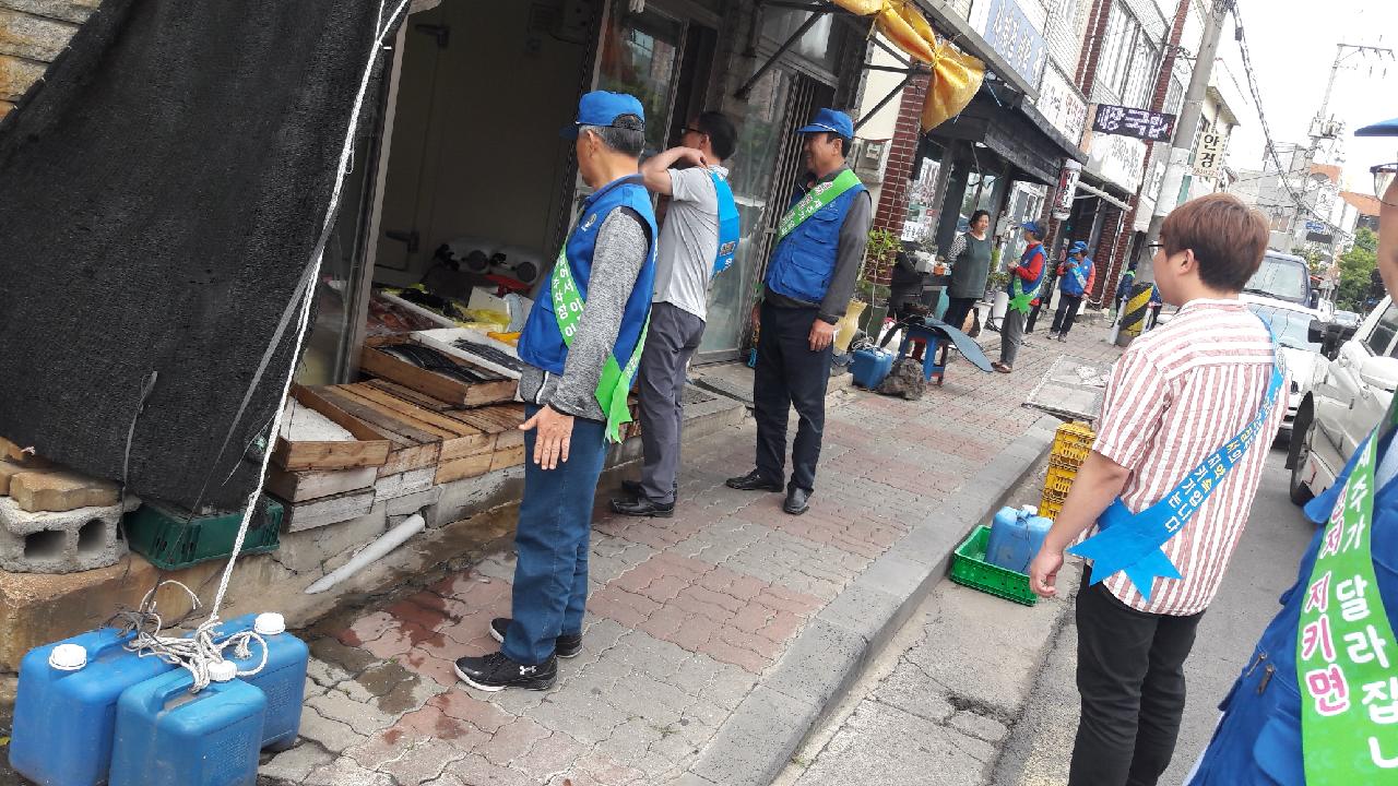 바르게살기운동구좌읍위원회 노상적치물 정비 및  기초질서지키기 캠페인 전개 첨부이미지