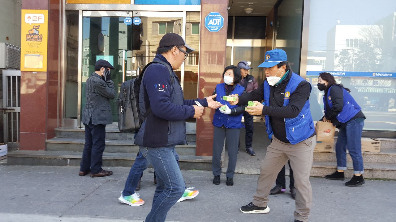 바르게살기운동용담1동위원회 신종 코로나바이러스 예방 홍보 활동 전개 첨부이미지