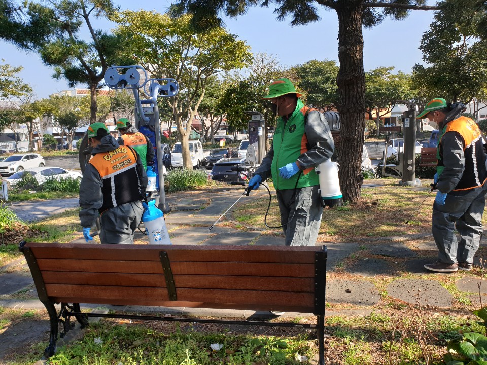 용담1동자율방재단 야외체육시설 방역 실시 첨부이미지