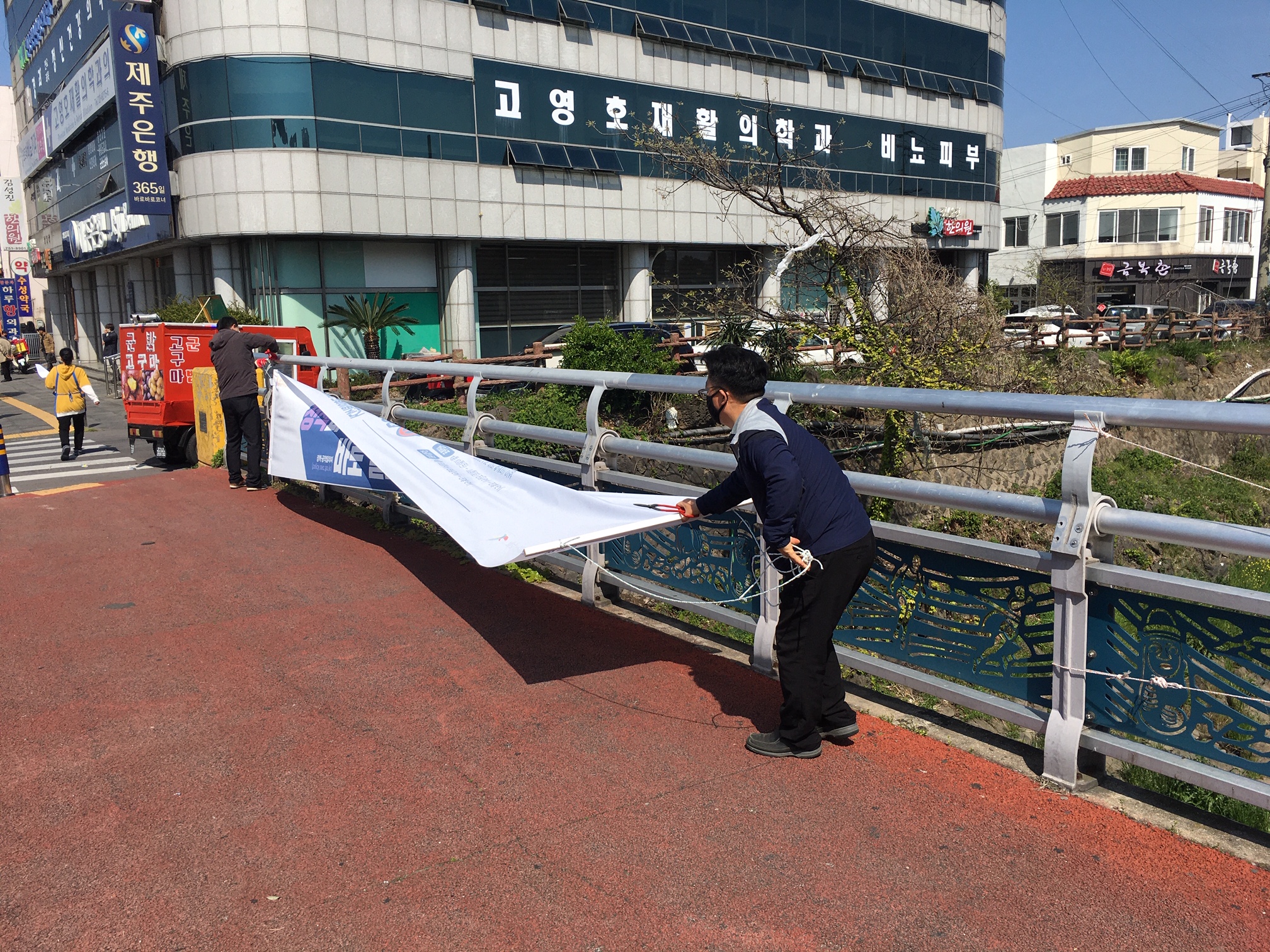 용담1동, 주요 관내 선거 및 불법광고물 집중 정비 실시 첨부이미지