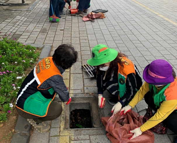 삼도2동, 여름철 자연재해 대비 집수구 정비 첨부이미지