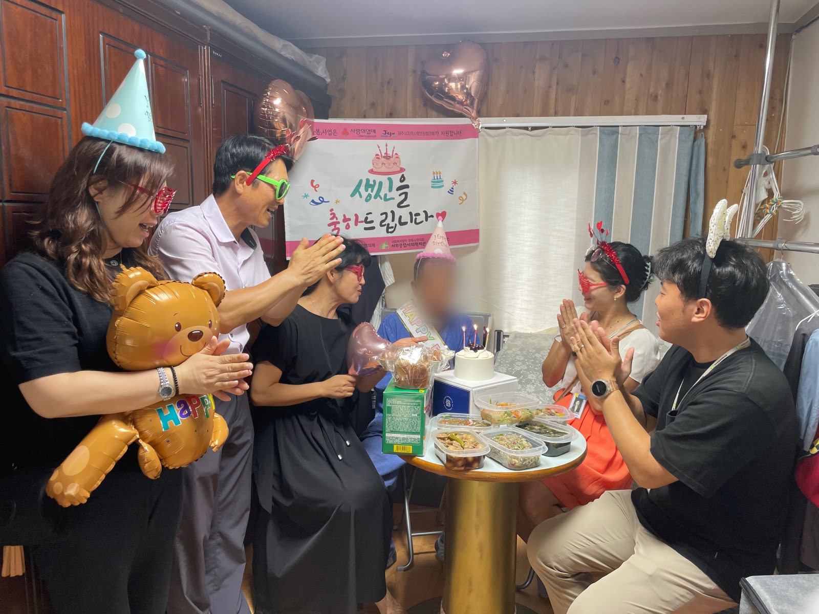 애월읍지역사회보장협의체, 돌봄 취약 1인가구 따뜻한 가족품 생일상 차려주기 실시 첨부이미지