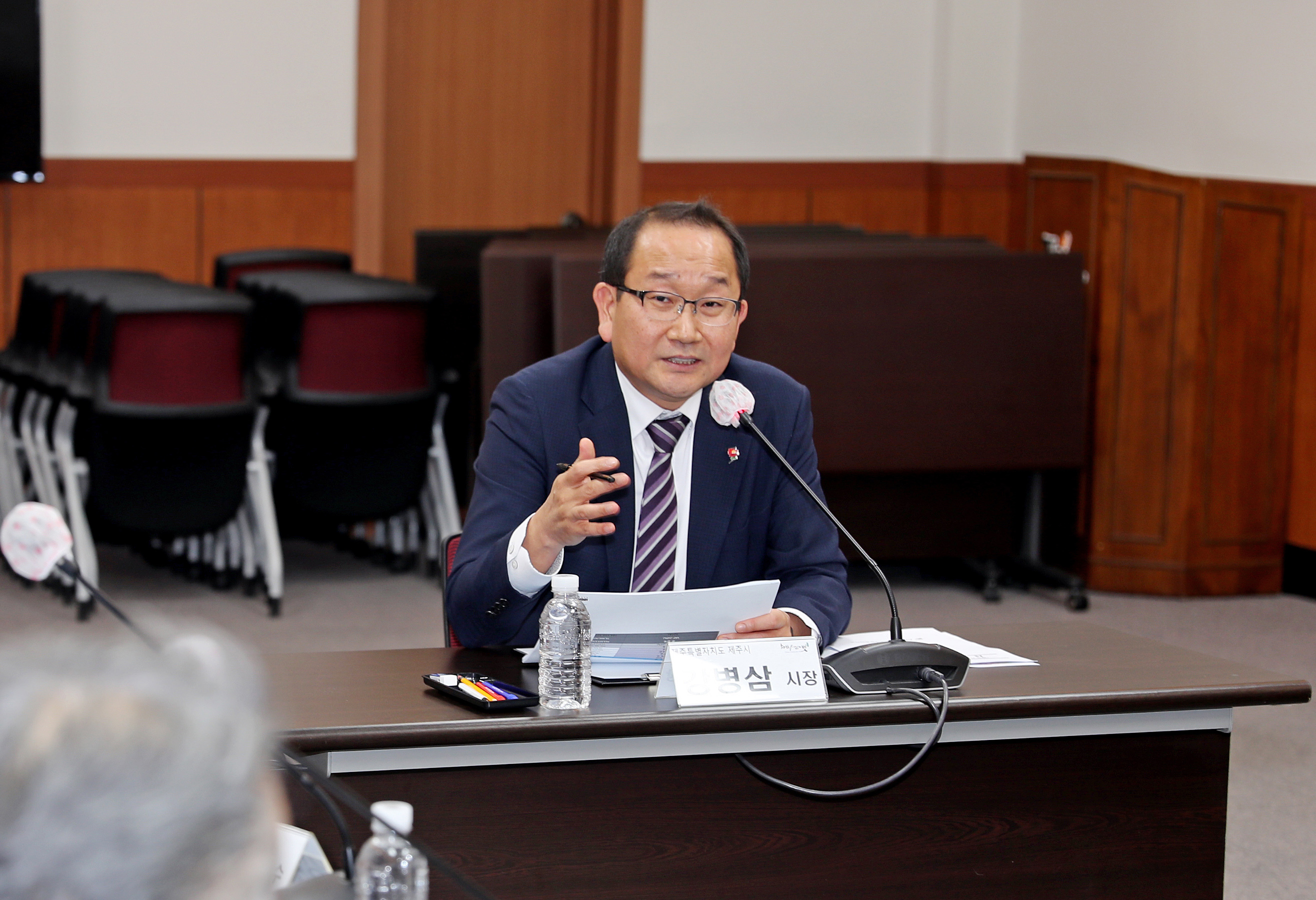 강병삼 제주시장, 제주지역 정착 예술인과 간담회 가져(2.7. 문화예술과).jpg