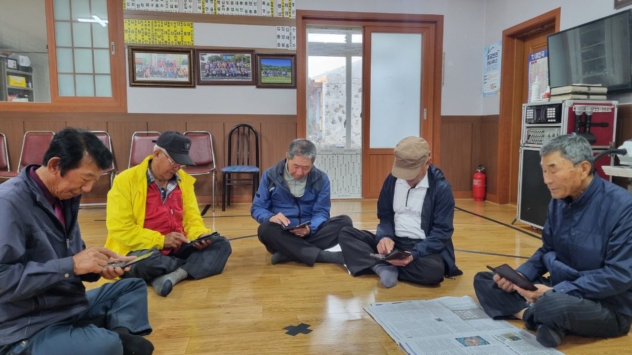 구좌읍, 상반기 주민자치센터 프로그램 운영 - 어르신들을 위한 찾아가는 핸드폰 교실 신설 추진 - 첨부이미지