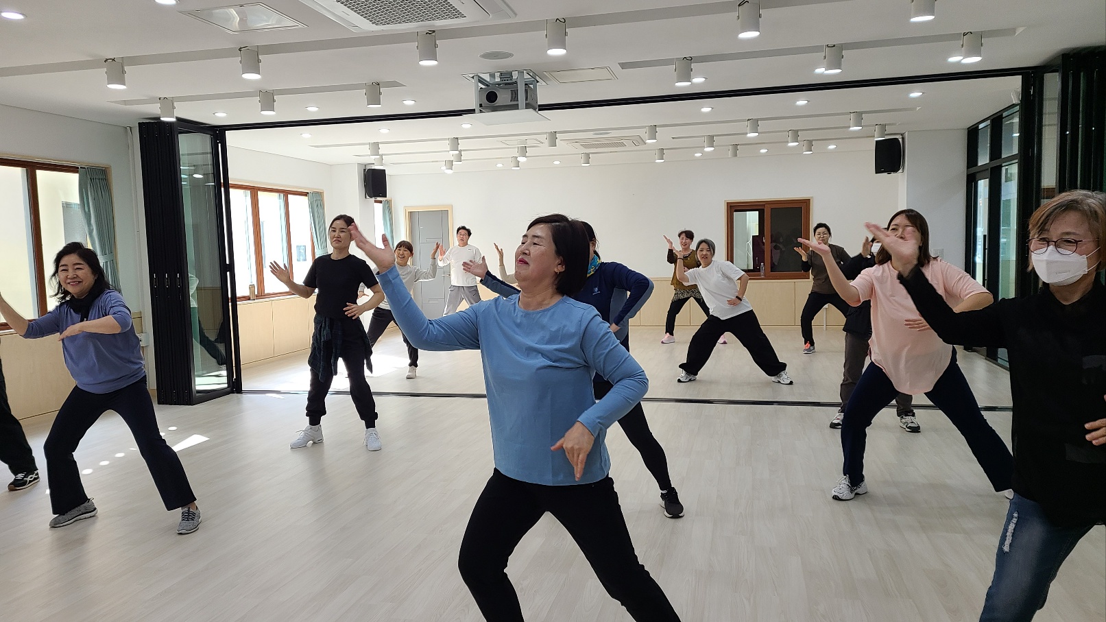 노형동주민센터, 상반기 주민자치 프로그램 성황리에 마무리 첨부이미지