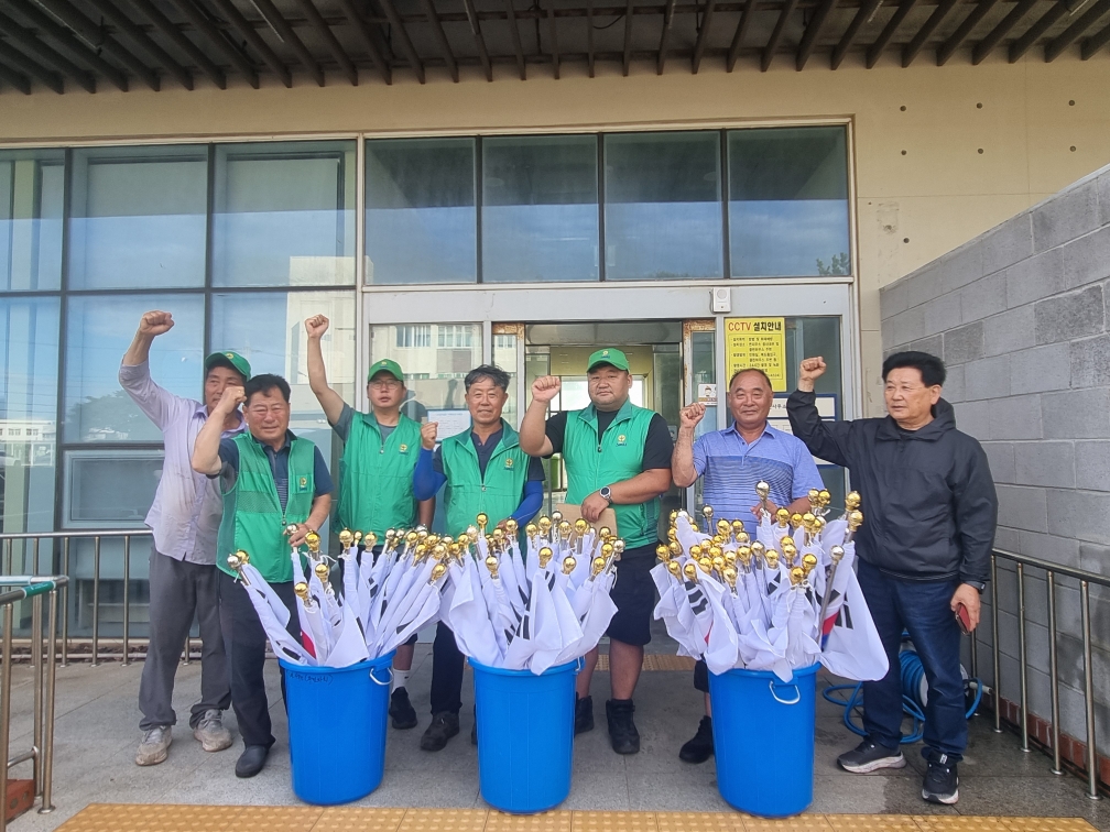 제76회 제헌절 맞이 나라사랑 태극기 달기 운동에 따른 가로기 게양 실시 첨부이미지