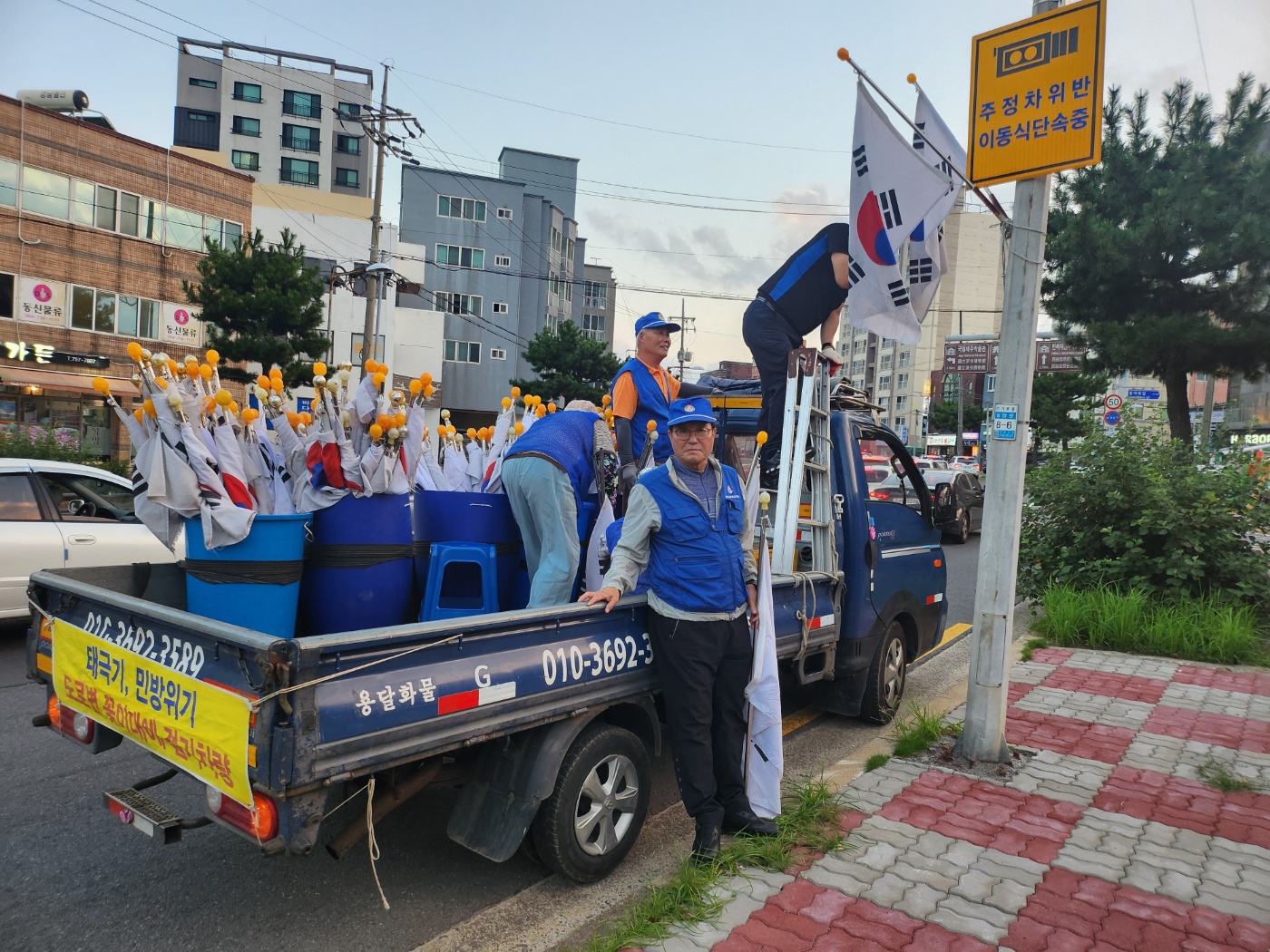 바르게살기운동건입동위원회, 개천절 맞이 가로기 게양 첨부이미지