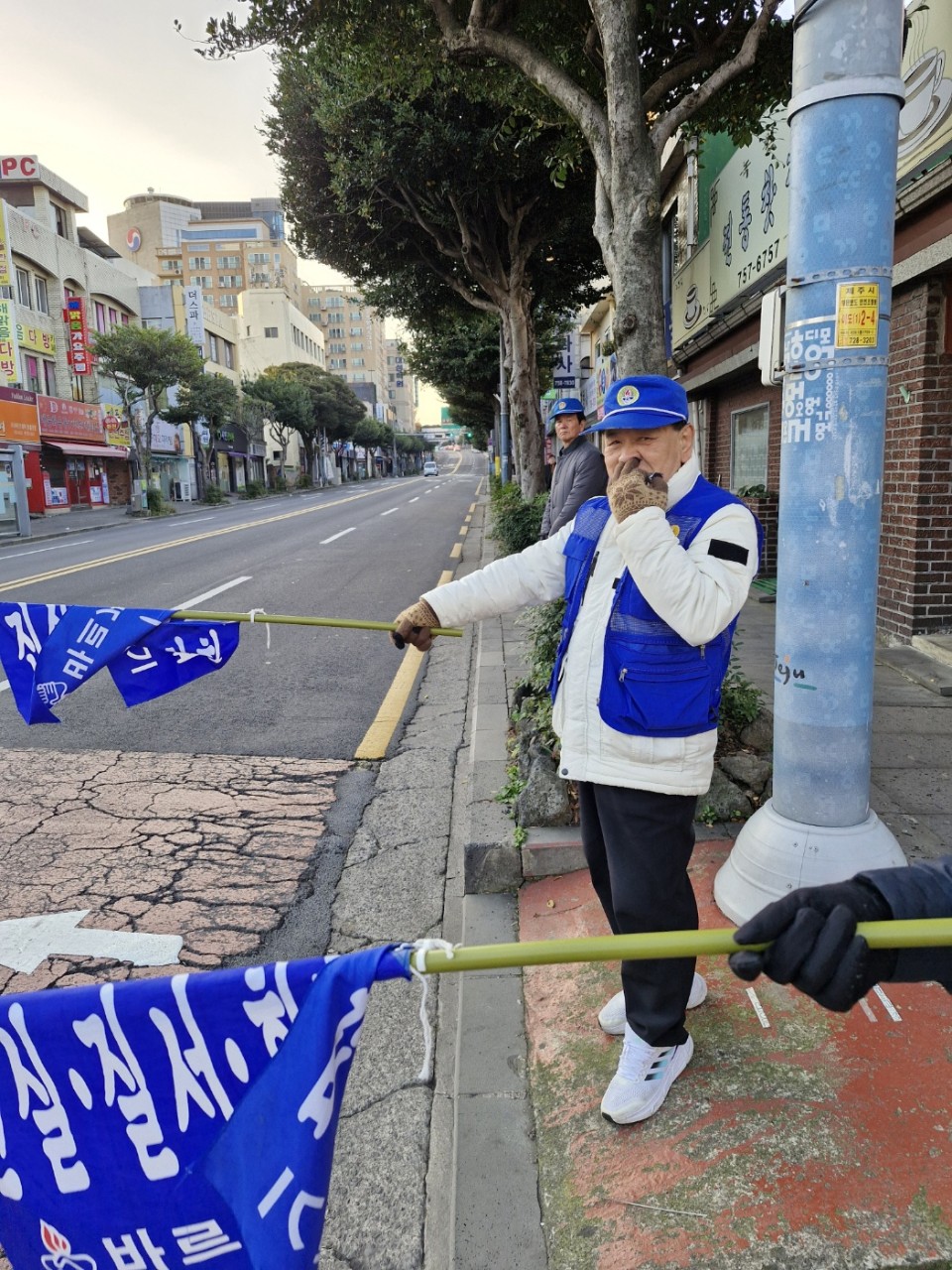 바르게살기운동 이도1동위원회,‘교통질서지키기 캠페인’전개 첨부이미지