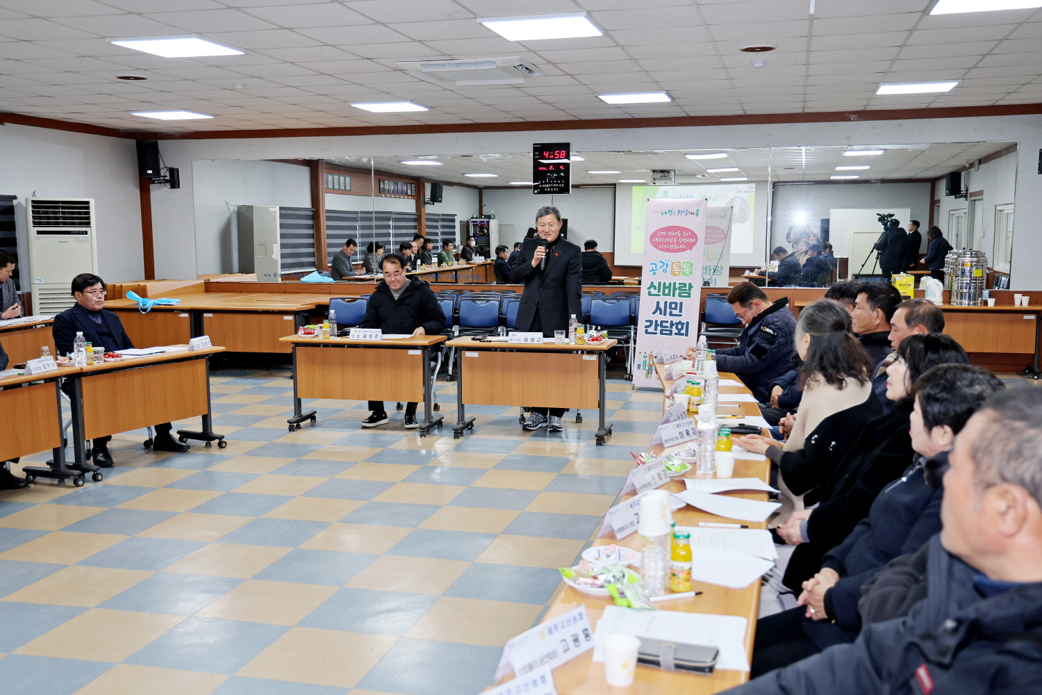 _0204-고산농협 유통센터 방문 및 농업인과의 대화 (7).jpg