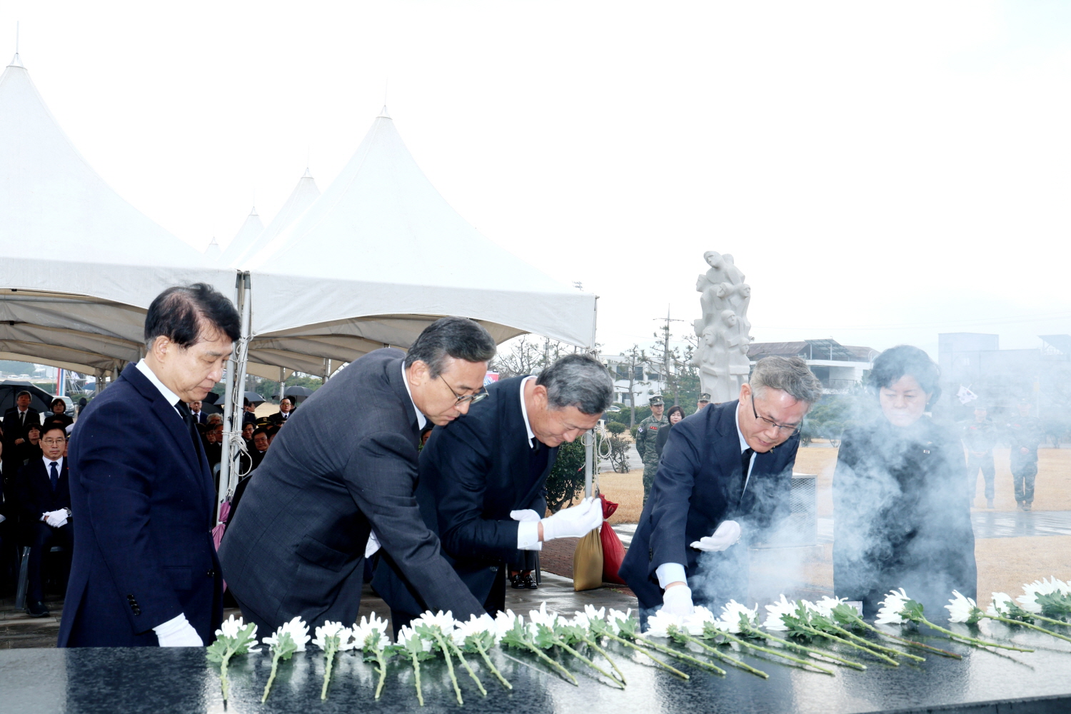 _0301-제106주년 3.1절 애국선열추모탑 참배 (2).jpg