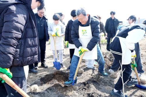 F:\백업\열린시장실\_0321-제80회 식목일 기념식 (17).jpg
