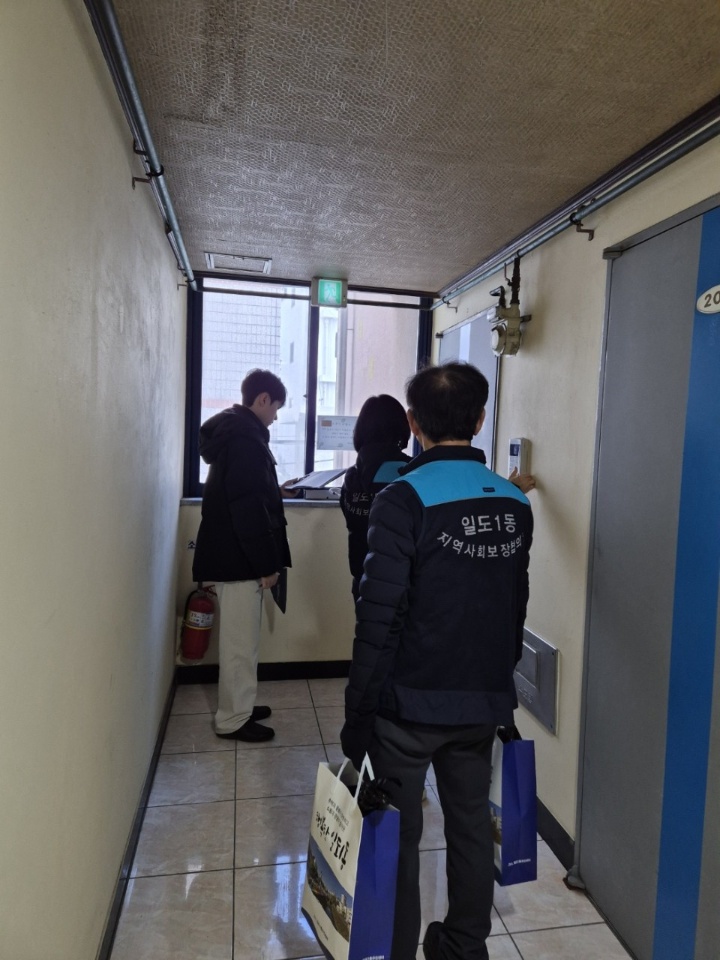 일도1동지역사회보장협의체, 사랑의 빵 나눔 및 가구방문 모니터링 상담 실시 첨부이미지