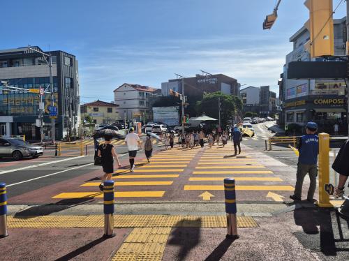 (아라동) 바르게살기운동 아라동위원회, 등굣길 교통안전 캠페인 활동 전개.jpg