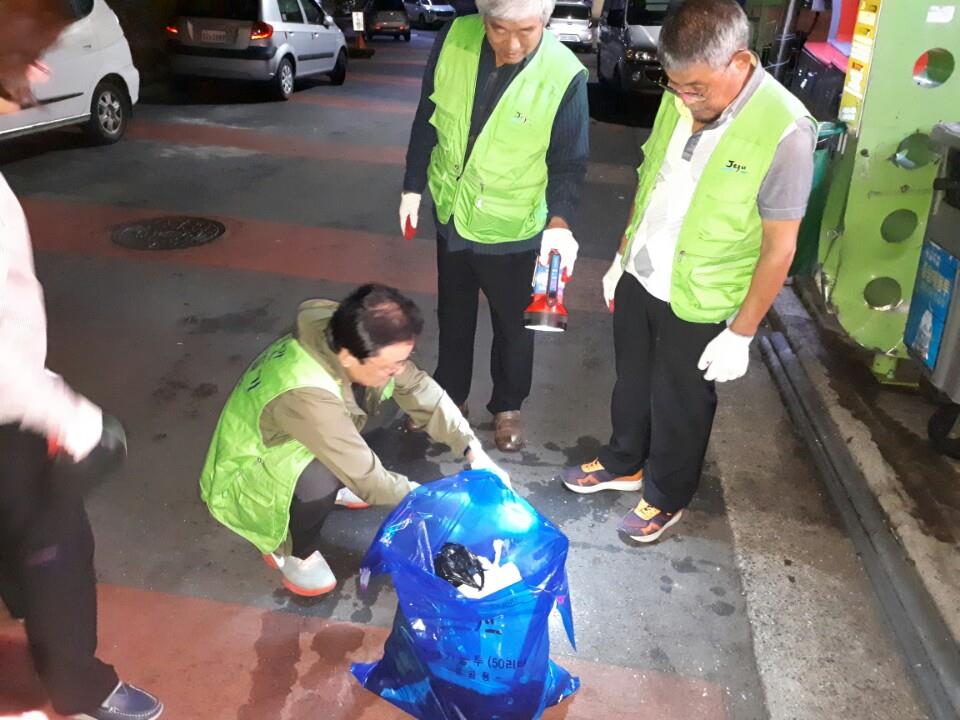 새마을지도자 및 자율방재단 야간 쓰레기 지도단속 첨부이미지