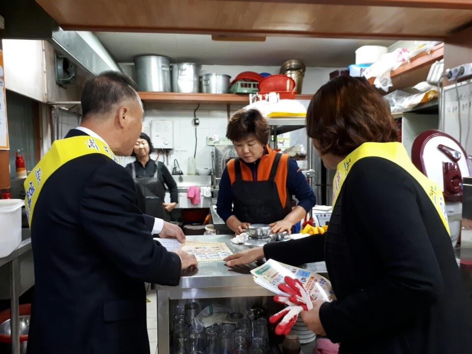 노형동지역사회보장협의체, 재활용품 요일별 배출제 홍보 첨부이미지