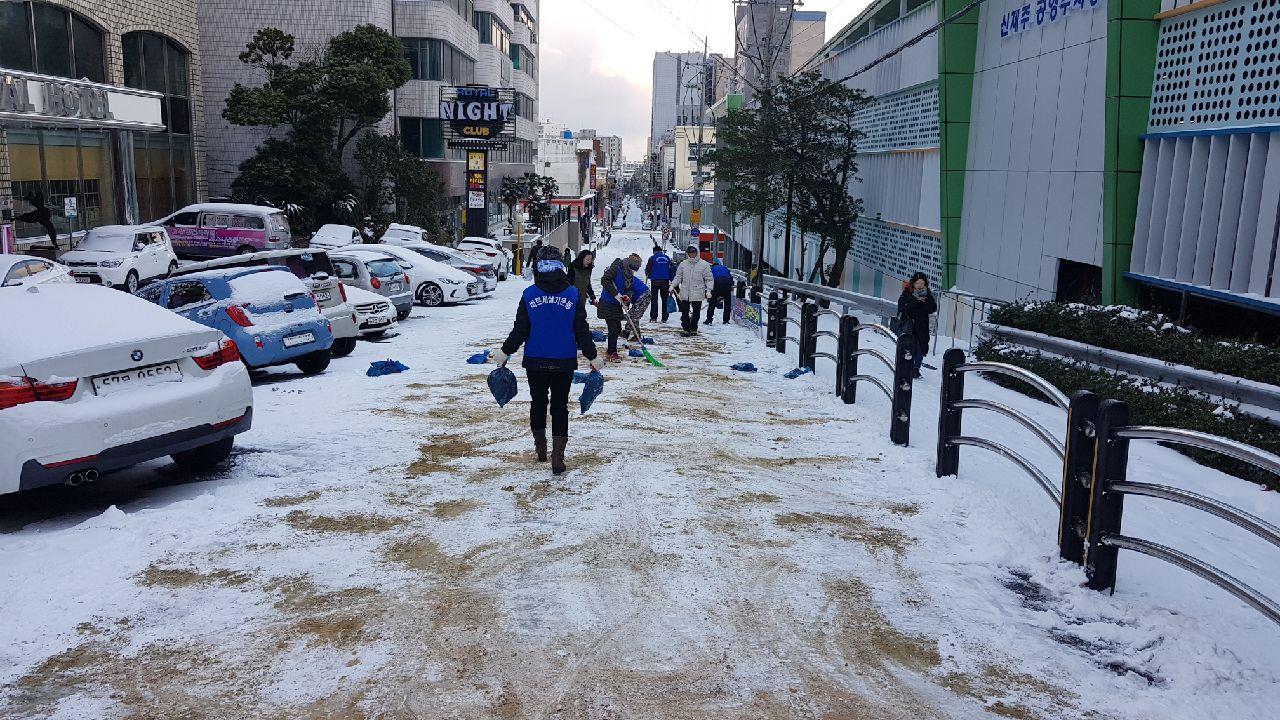 바르게살기운동연동위원회,, 폭설에 따른 제설작업 실시 첨부이미지