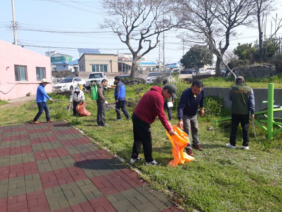 도두동 효동마을(1통)새봄맞이 환경대청결 운동 전개 첨부이미지