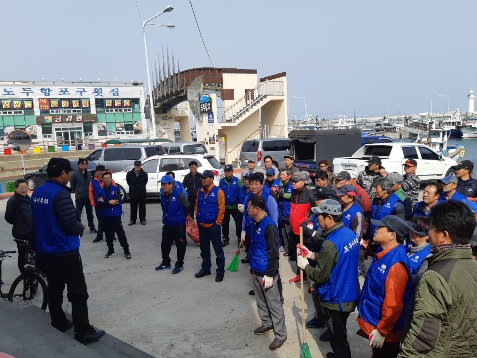 도두어촌계 도두항 환경정화 활동 전개 첨부이미지