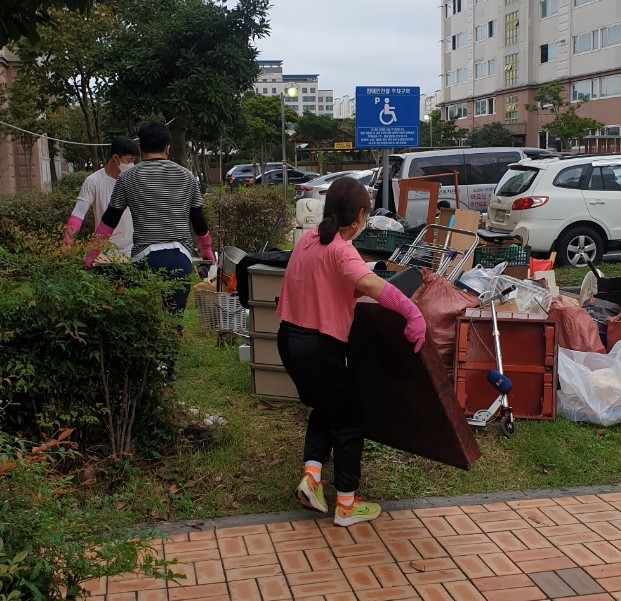 화북동, 민·관 협력으로 저장강박 의심 가구 주거환경 개선 첨부이미지