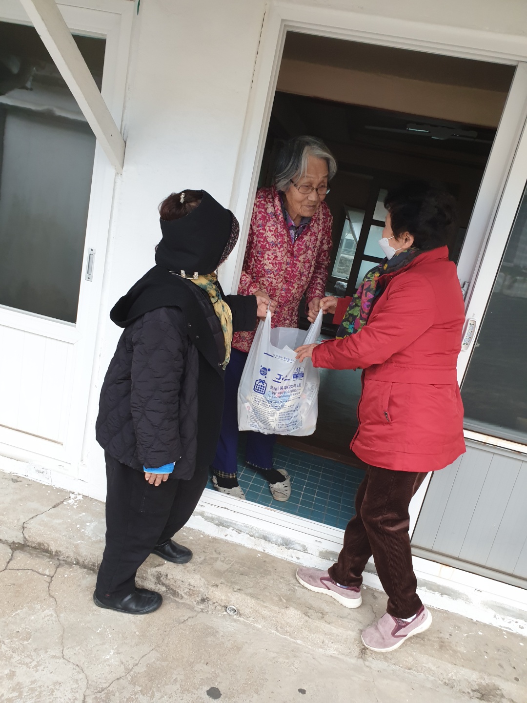 건입동지역사회보장협의체,  독거어르신 밑반찬 전달 첨부이미지