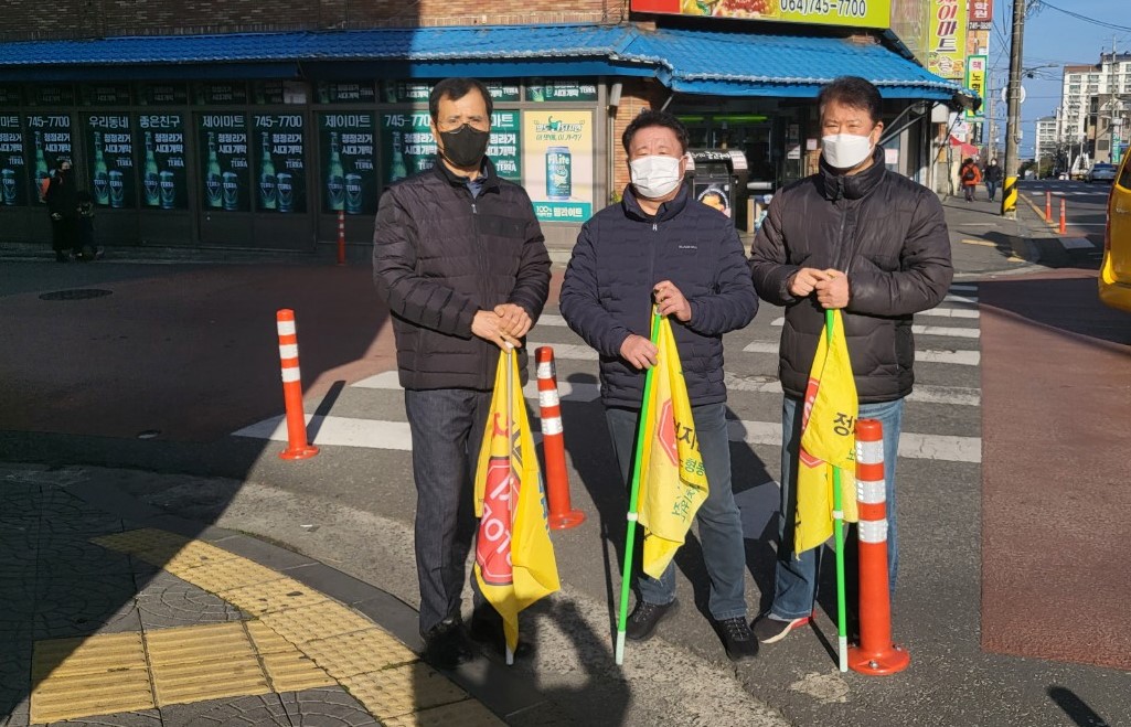 노형동주민자치위원회, 등굣길 교통안전지도 봉사활동 실시 첨부이미지