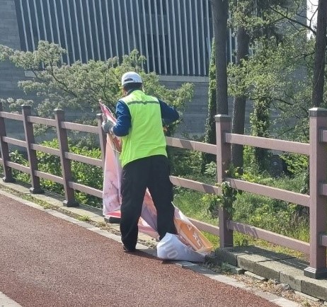 오라동, 주요도로변 불법 광고물 일제 정비 첨부이미지