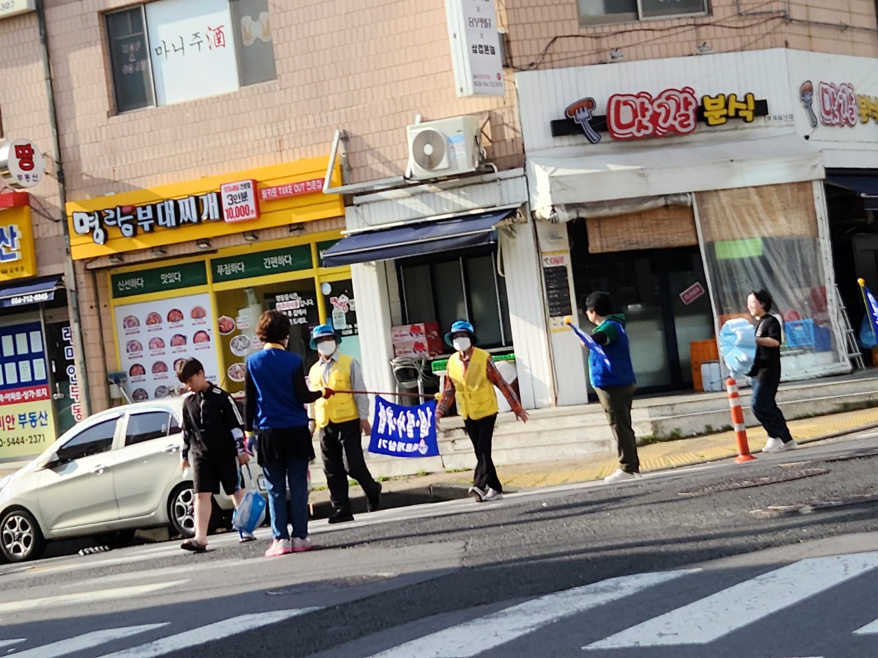 바르게살기운동 외도동위원회, 교통안전 캠페인 전개 첨부이미지