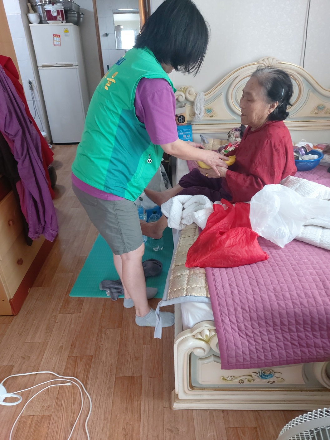 보도자료(사진)_용담1동새마을부녀회, 9월 결연어르신 밑반찬 전달 추진.JPG