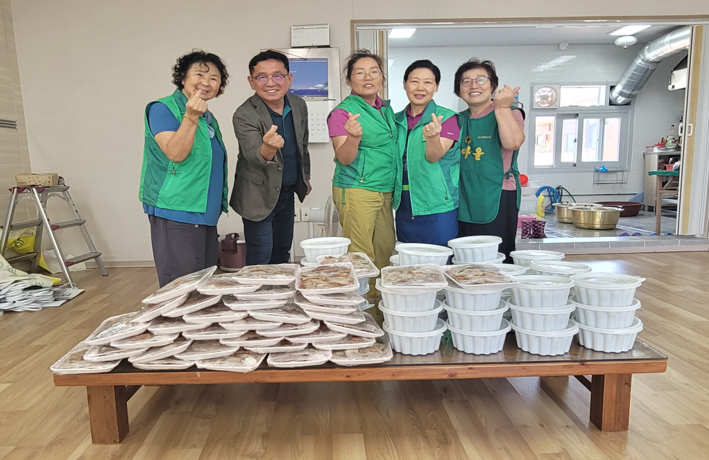 일도1동새마을부녀회 관내 취약계층 여름철 보양식 나눔 행사 진행 첨부이미지