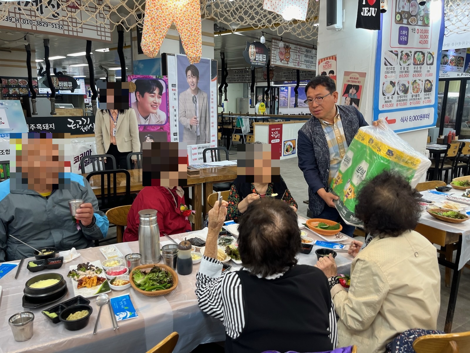 일도1동지역사회보장협의체 어버이날 맞이 사랑의 식당 동해수산 운영 지원 첨부이미지