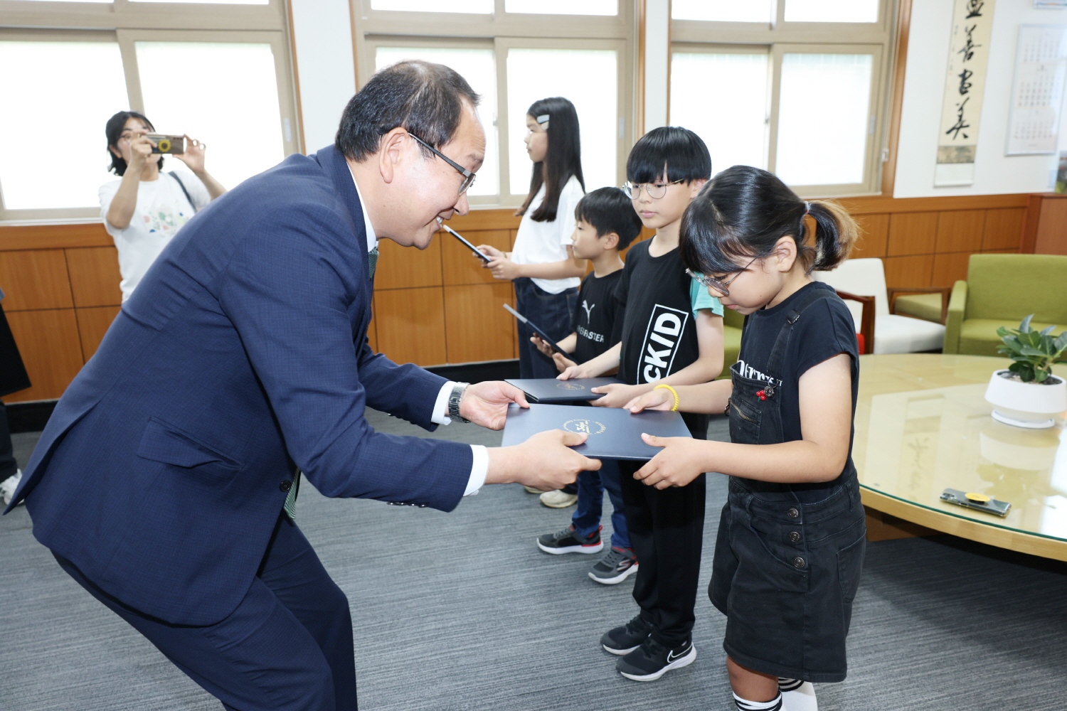 지역아동센터 어린이 백일장 상장수여 (1).JPG