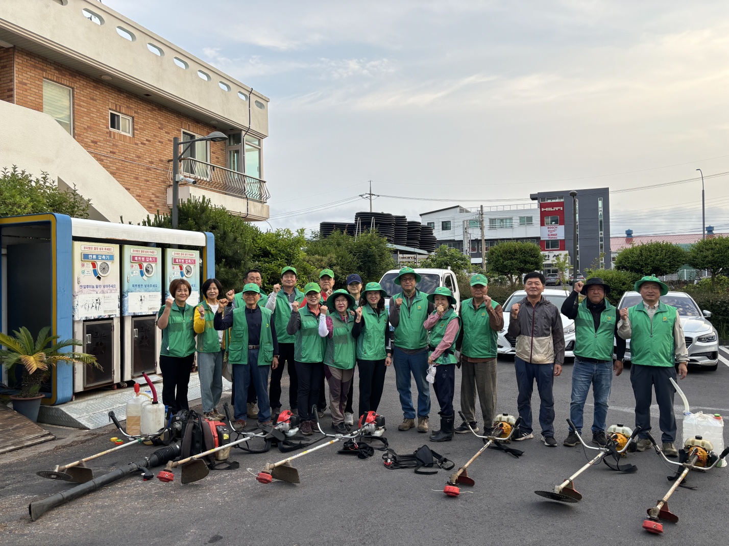 오라동 새마을지도자협의회 및 새마을부녀회, 오남로 도로변 예초 및 환경정비 첨부이미지