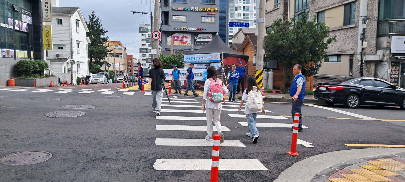 바르게살기운동 외도동위원회, 교통안전 및 여름철 풍수해 대비 안전사고 예방캠페인 전개 첨부이미지