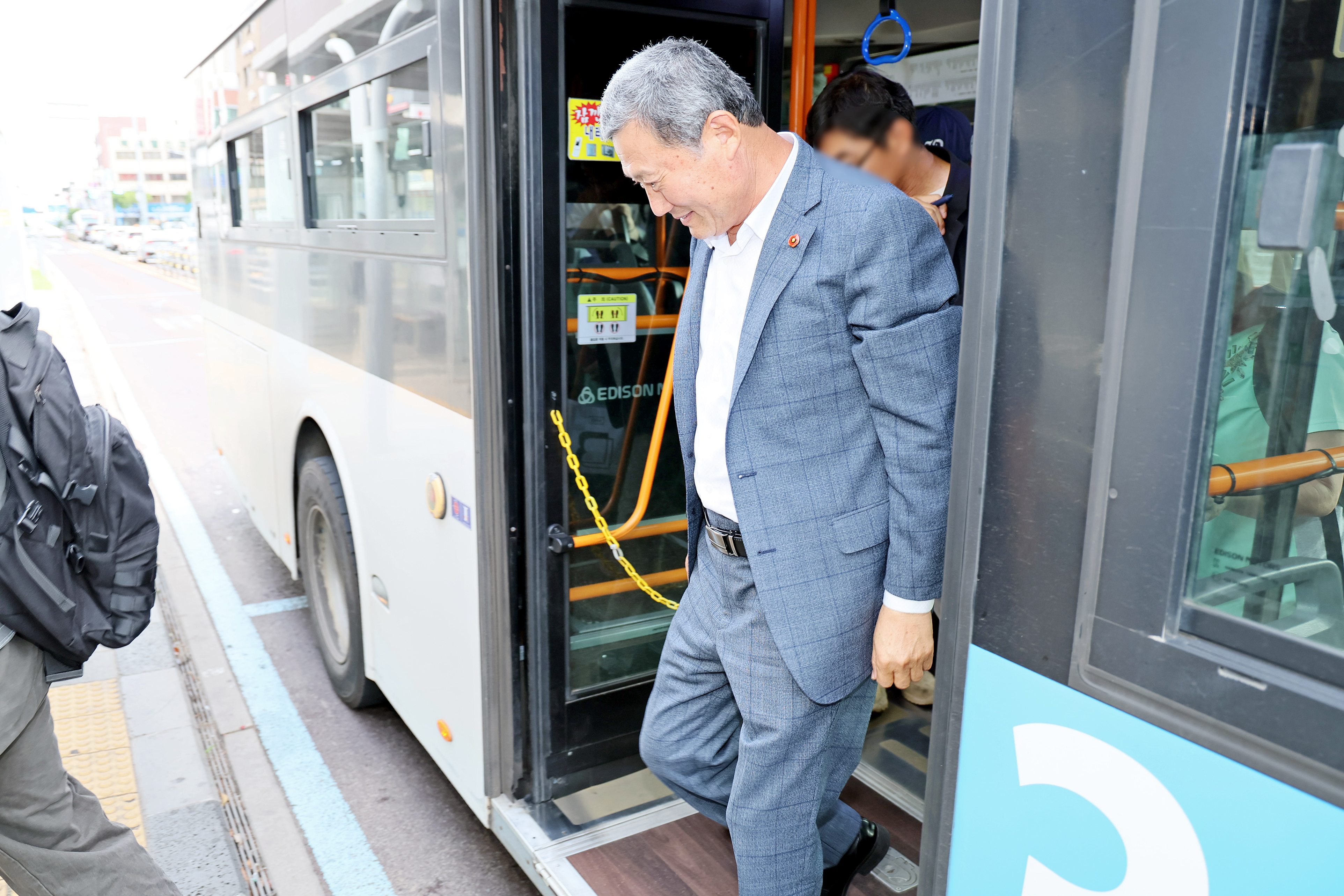 김완근 제주시장, ‘화요출근버스’로 시민과 진솔한 대화 (7).JPG