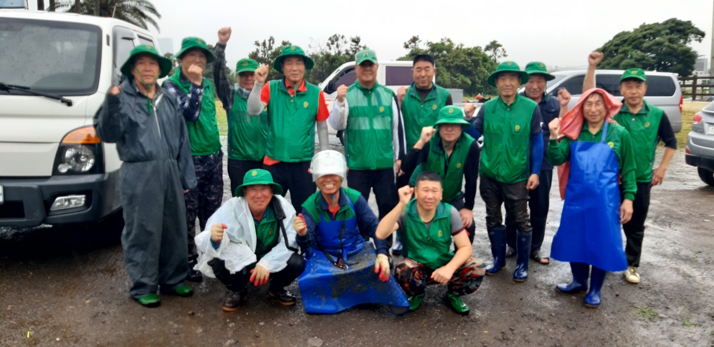 새마을지도자 도두동 협의회 주요 도로변 풀베기 실시 첨부이미지