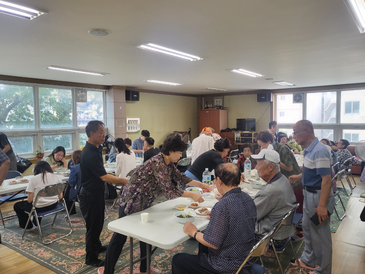 일도1동통장협의회, 관내 경로당 어르신을 위한 짜장면 급식 봉사 첨부이미지