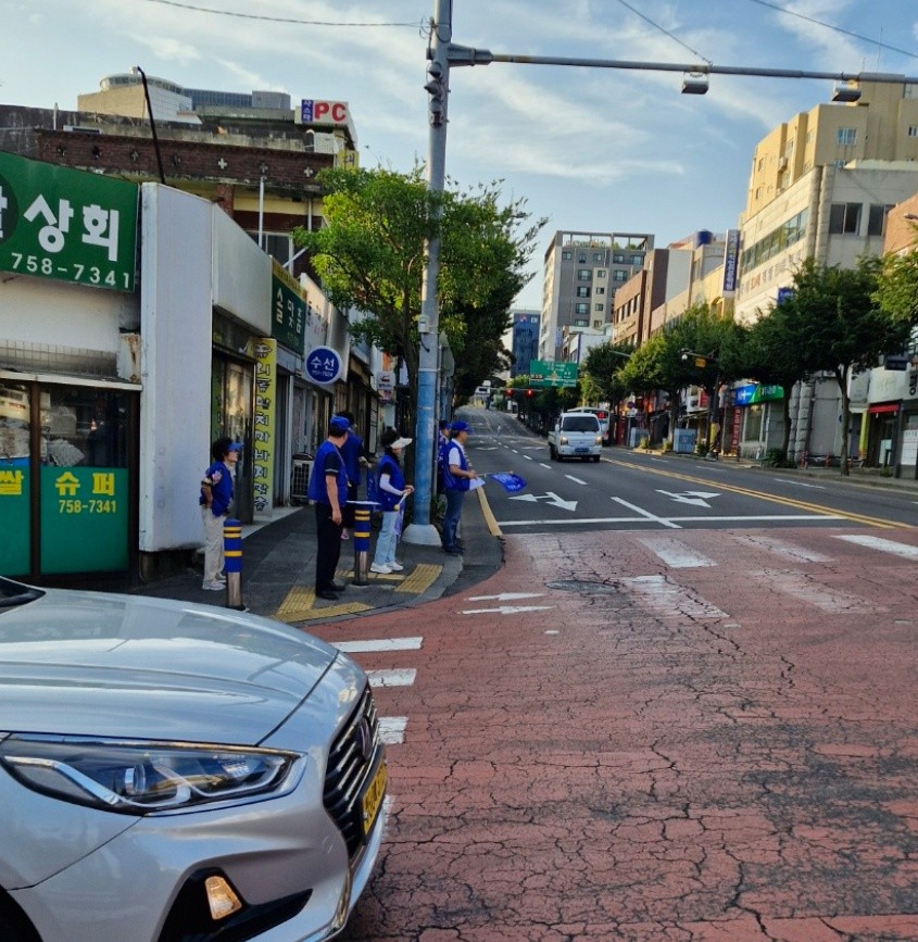 바르게살기운동 이도1동위원회,‘교통질서지키기 캠페인’전개 첨부이미지