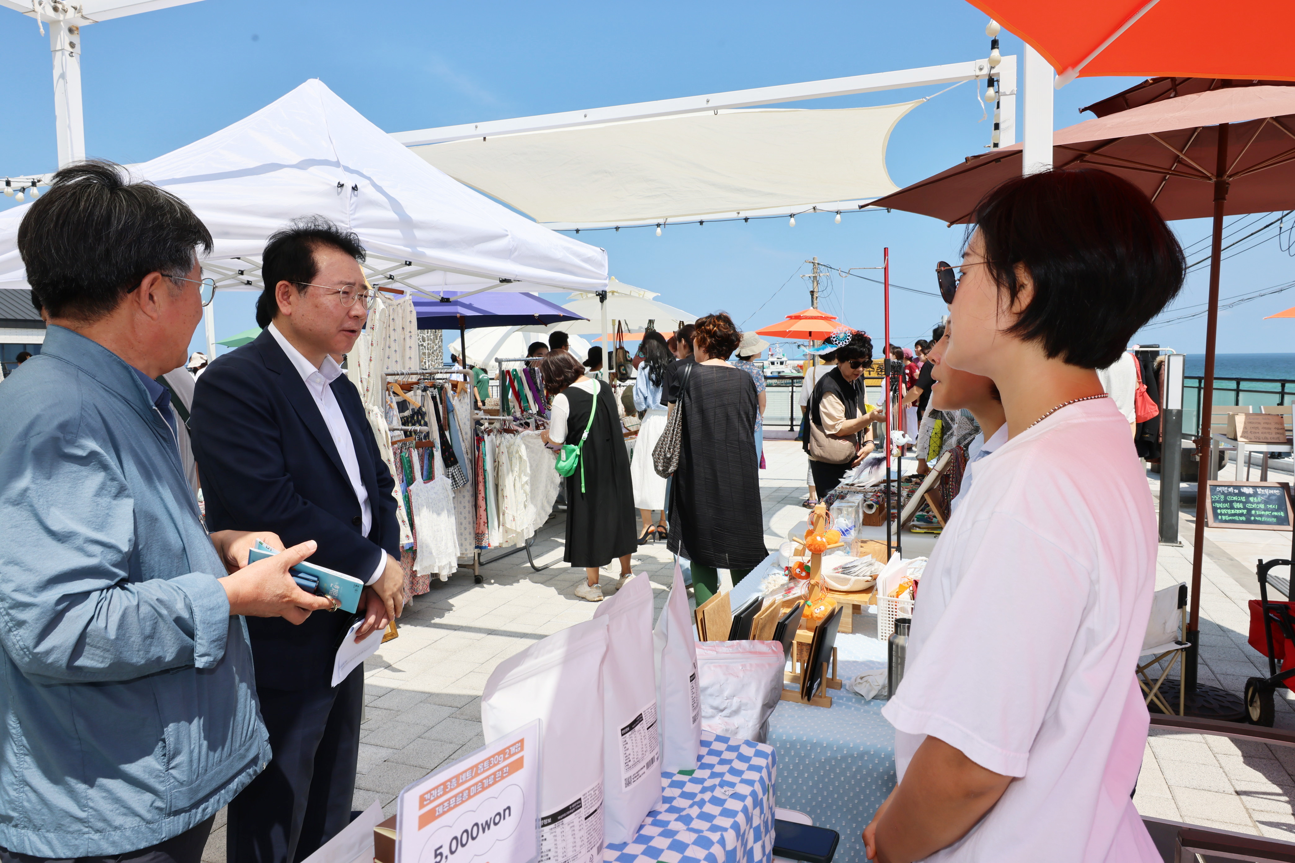 변영근 제주시 부시장, 추석맞이 모모장과 세화오일시장 찾아 상인 격려(1).JPG