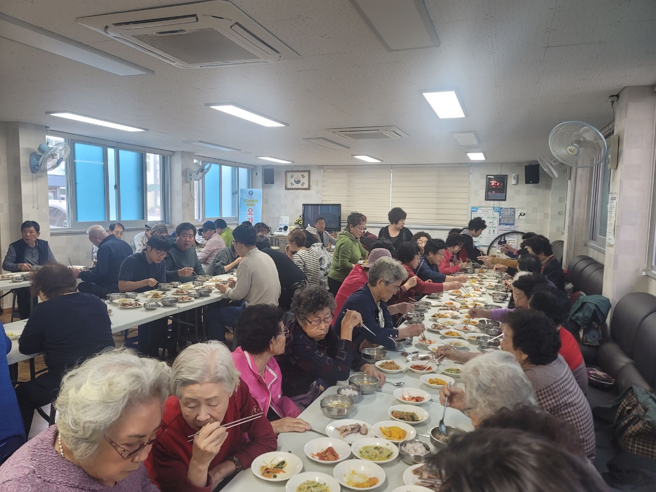 이도1동민속보존회, 관내 어르신 식사 대접 첨부이미지