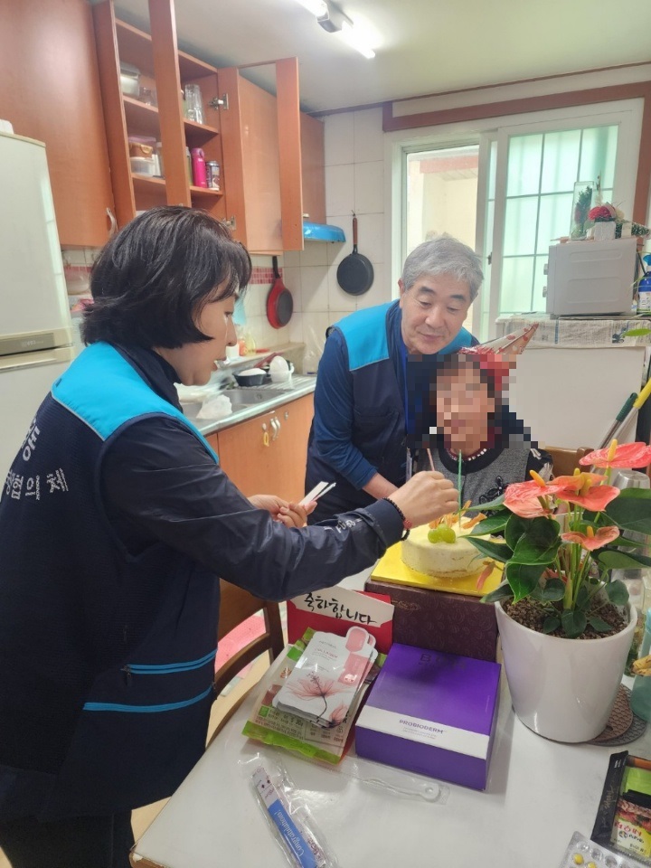 일도1동지역사회보장협의체, 독거노인 효사랑 생신잔치 지원 첨부이미지