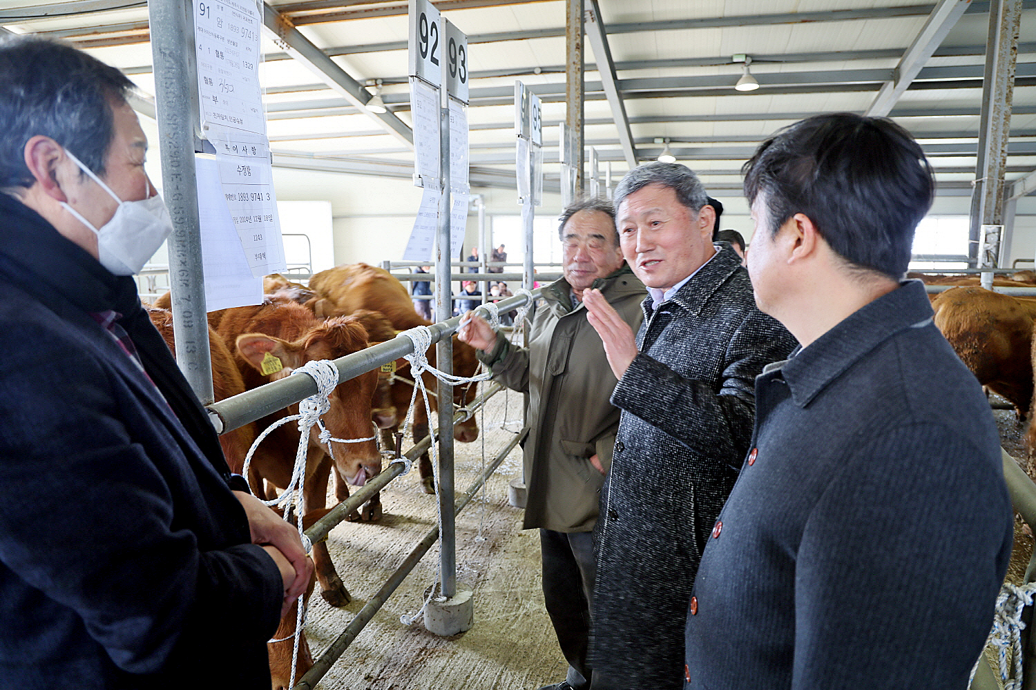 한우 가축시장 방문 첨부이미지