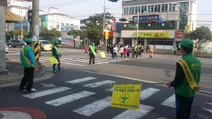 새마을지도자삼양동협의회 안전거리질서 캠페인전개 첨부이미지